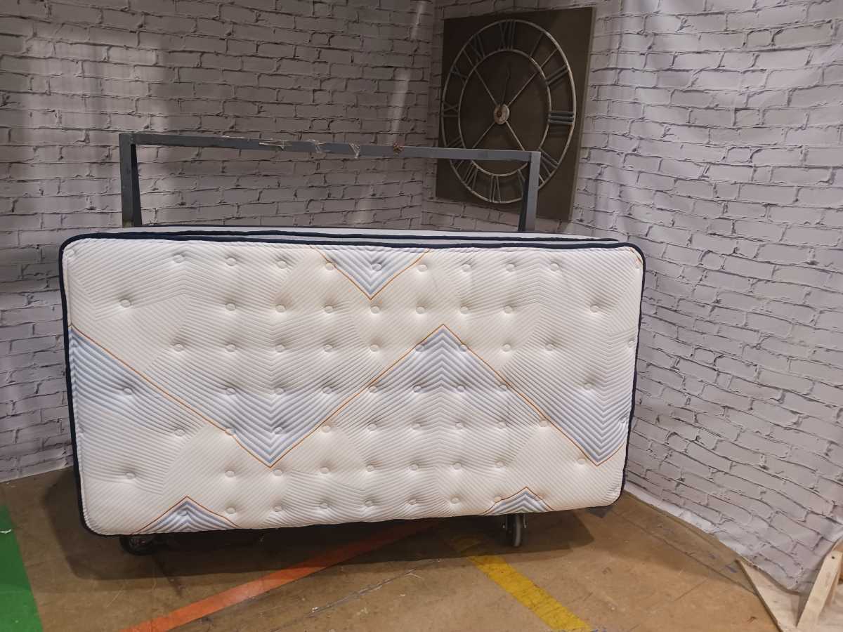 Sealy Posturepedic® Plus Maeve Euro Pillow Top 15.5 Inch Mattress - Twin/Plush - Gallery Image 4